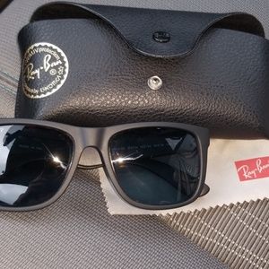 Authentic polarized ray-bans